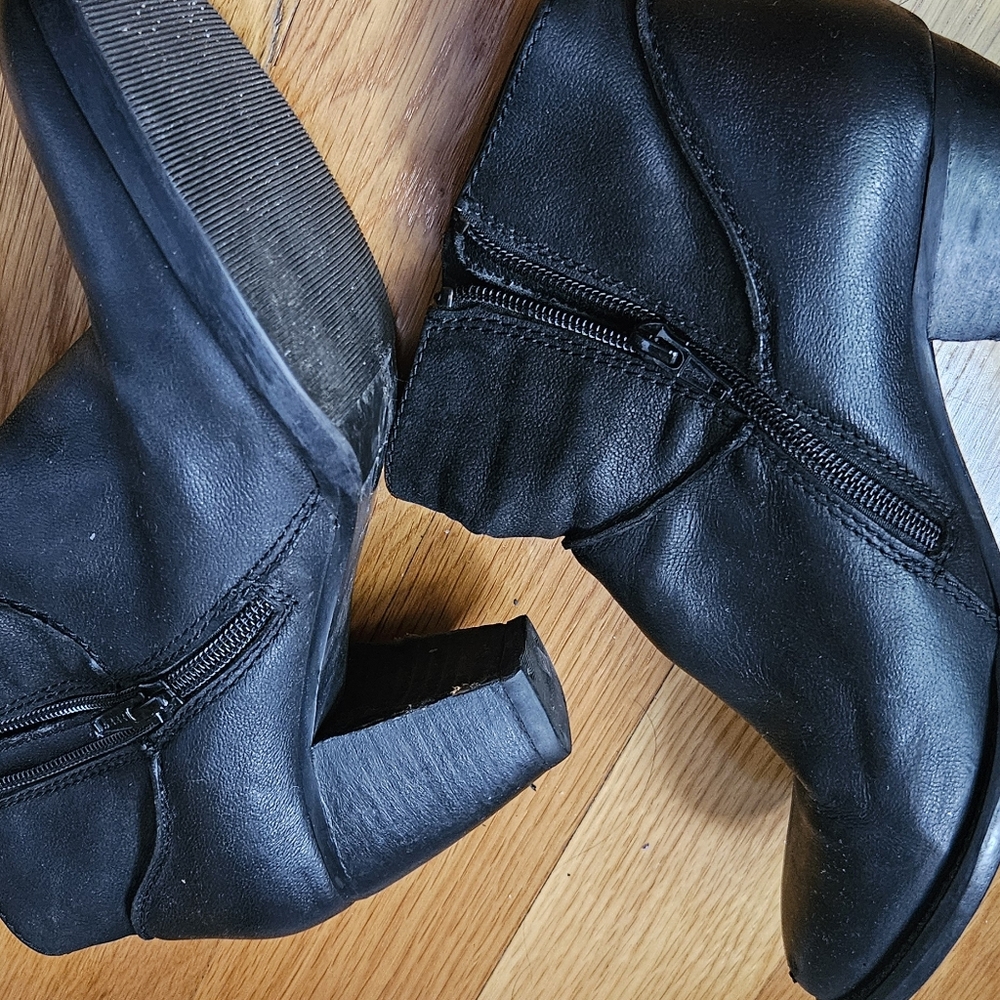 Shoes - Picture 3 of 4